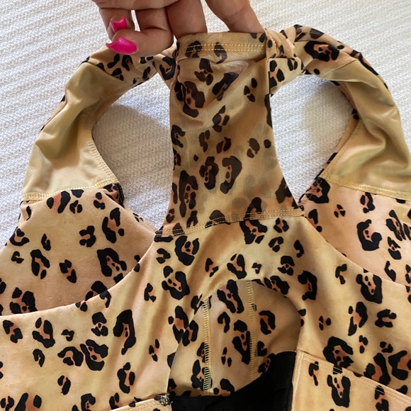 Fabletics leopard set. - Picture 5 of 6